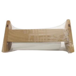 suport de perete din lemn cu orificii pentru agăță și rolă de hârtie văzut din spate