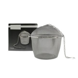 sitǎ rotundǎ cu lanț pentru infuzare plante sau condimente lângă ambalajul cutie de carton