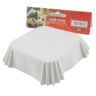 set de hârtii albe pentru copt prăjituri întoarse cu susul în jos lângă eticheta de carton