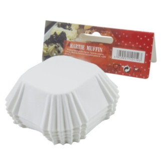 set de hârtii pătrate albe pentru copt stivuite cu susul în jos în fața etichetei colorate din carton