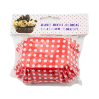 set de hârtii pentru copt roșii cu buline albe ambalate în pungă cu etichetă de carton