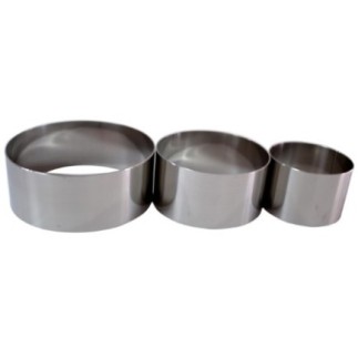 set de 3 inele culinare rotunde de mărimi diferite din inox pentru aranjat mâncarea în farfurie așezate una lângă alta