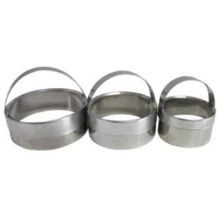 set 3 forme rotunde cu mâner de mărimi diferite aranjate în linie una lângă alta