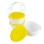 set de 2 cutii rotunde din plastic în suport de plastic și o cutie cu capacul deschis lângă sufertaș