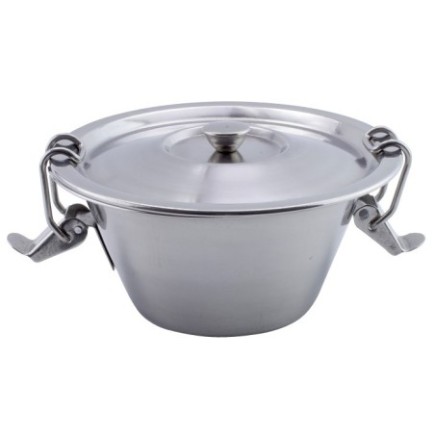 caserolă din inox cu capac și clame de închidere