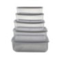 set de 5 caserole dreptunghiulare din plastic de mărimi diferite cu capace din silicon aranjate una peste alta
