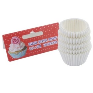 set de 100 de hârtii pentru copt muffins rotunde albe aranjate în fața etichetei de carton