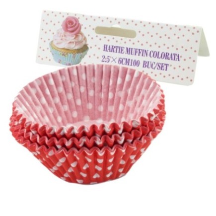 set 100 de hârtii colorate pentru copt muffin în fața etichetei colorate