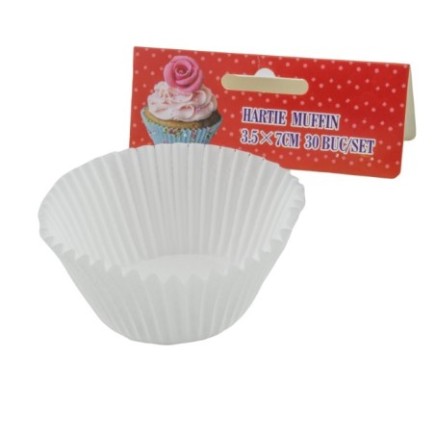 hârtie rotundă cu pereți ondulați pentru copt muffin lângă eticheta colorată de carton
