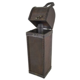 cutie din lemn cu balama și ornamente metalice cu capac deschis și o sticlă de vin înăuntru