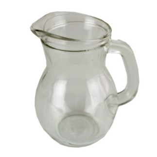 carafă bombată din sticlă transparentă cu mâner și gură de turnare