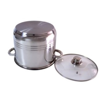 oală din inox cu două mânere întoarsă cu susul în jos și capac din sticlă lângă ea