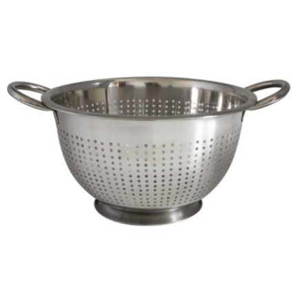 Strecurătoare adâncă din inox, cu două mânere și perforații fine, perfectă pentru spălat fructe, legume și scurs paste, 24 cm