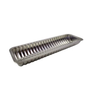 tavă metalică dreptunghiulară îngustă cu pereți ondulați pentru copt cozonac