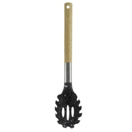 lingură pentru spaghete cu cupă perforată și zimțată din plastic negru cu mâner din lemn și inel din inox la mijloc