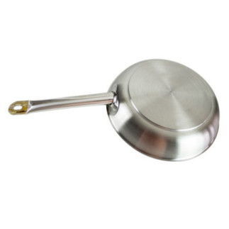 tigaie rotunda din inox intoarsa cu fata in jos detaliu pe baza exterioara cu inductie