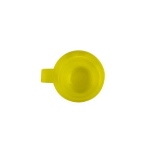 cană galbenă cu toartă văzuta de sus