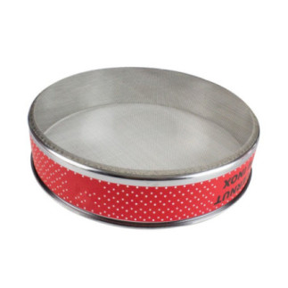 sită deasă rotundă din inox pentru cernut cu etichetă roșie întoarsă cu fundul în sus