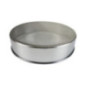 sită deasă rotundă din inox pentru cernut făină întoarsă cu fundul în sus