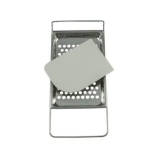 sită metalică pentru găluște cu două mânere laterale pentru stabilitate și paletă din plastic