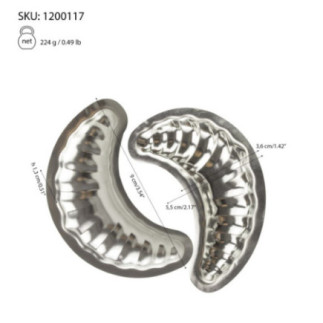 două forme metalice pentru copt cornulețe cu măsurători ale dimensiunilor