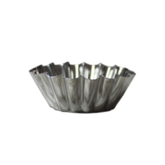 formă rotundă metalică și ondulată pentru copt mini tarte sau fursecuri