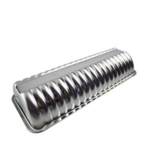 tavă lată cu pereți ondulați pentru copt cozonac întoarsă cu fundul în sus