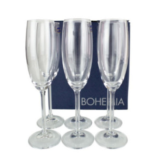 set 6 pahare din cristal pentru șampanie aranjate înaintea cutiei în care sunt ambalate