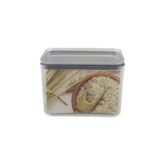 cutie dreptunghiulară din plastic transparent pentru depozitat alimente cu capac etanș închis și etichetă în interior