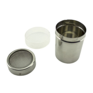 recipient din inox cu capac detașabil cu sită fină și capac protector din plastic transparent