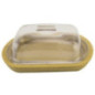 untieră cu capac din plastic transparent pe suport rustic din lemn