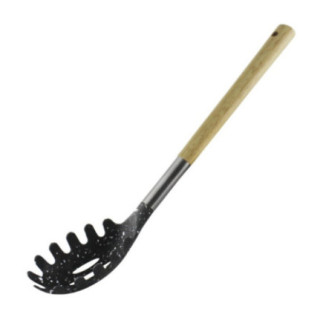 lingură de servit spaghete cu mâner din lemn și cap din plastic zimțat și cu găuri