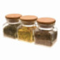 set de 3 borcănașe joase din sticlă cu capac din lemn umplute cu condimente