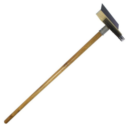 perie metalică cu coadă lungă din lemn și lamă metalică pentru curățat cuptorul de pizza